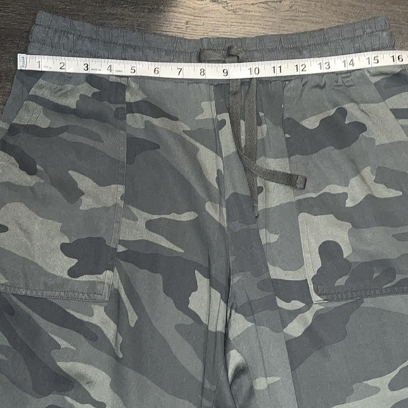 Splendid Woven Camo Green Lightweight Jogger Pants Size Large - Picture 10 of 12